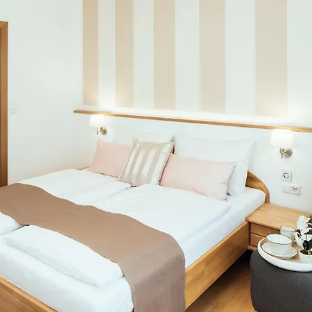 Gasthuis Auszeit Velden 3*